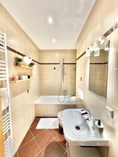 Holiday Appartement,Kostenfrei Parkplatz,Innenstadt,3 Bdr,6 Personen,Babybett เบาท์เซน ภายนอก รูปภาพ